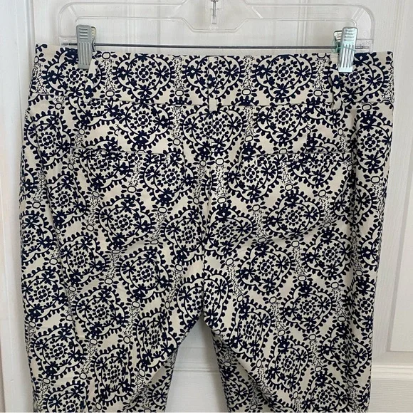 LOFT Like New Cream and Black Patterned Marisa Riviera Cropped Pant - Picture 4 of 7